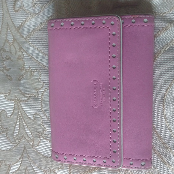 Coach Pink Leather Trifold Wallet With Snap. Decorative Edges - Picture 1 of 11